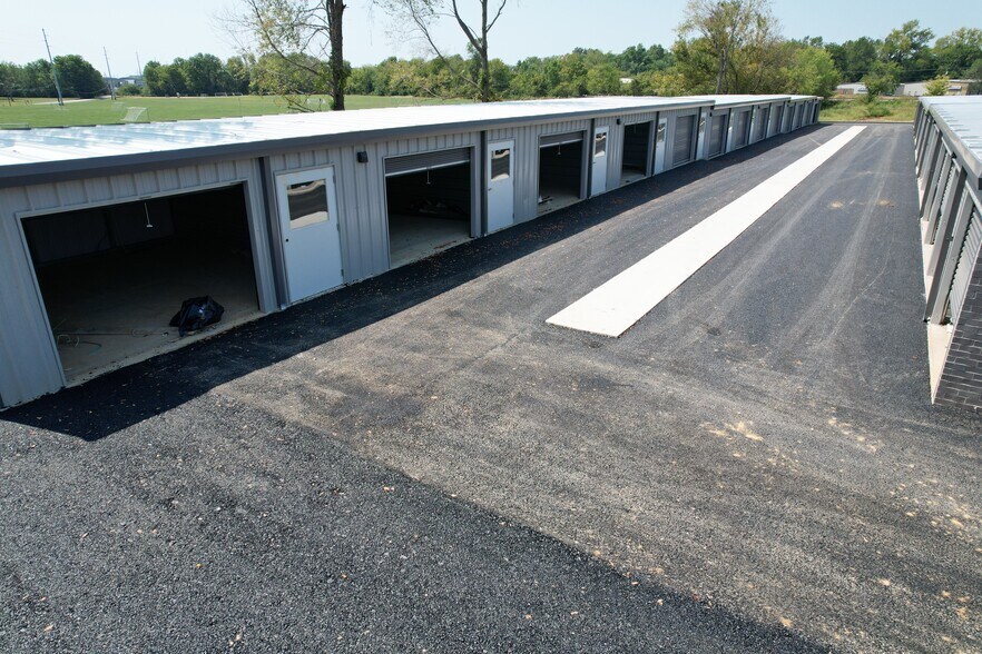 More Photos Of 711 Nicholas St, Elizabethtown Self Storage For Sale