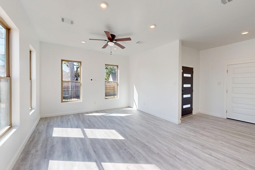 More Photos Of 5701 Fulton St, Houston General Retail For Lease