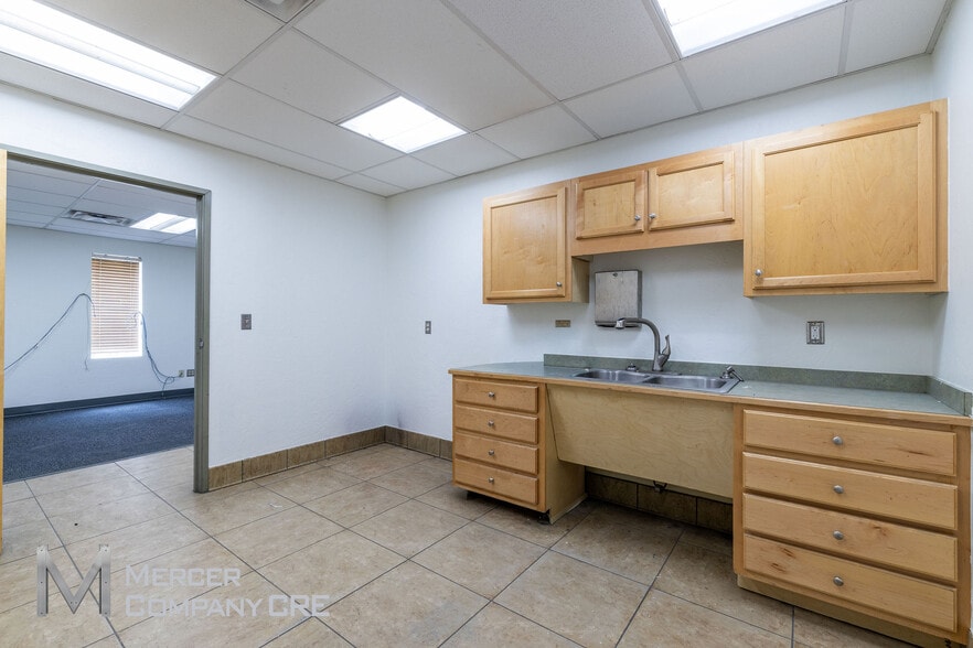 More Photos Of 400 Glade Ave, Oklahoma City Manufacturing For Lease