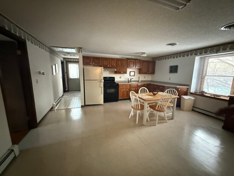 More Photos Of 4945 Southwestern Blvd, Hamburg Freestanding For Sale
