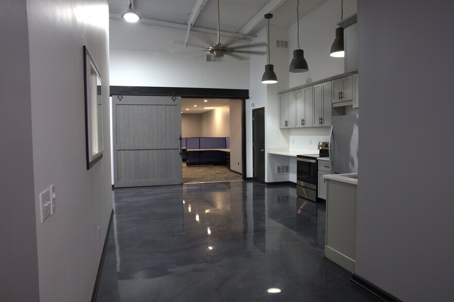 More Photos Of 101 W Shrader St, Liberty Manufacturing For Lease