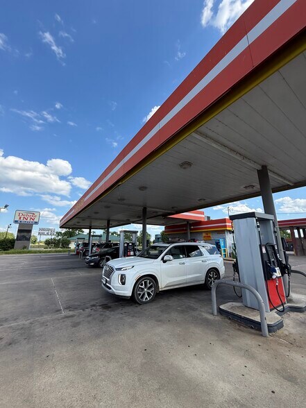 More Photos Of 339 US-82, Greenwood Service Station For Sale