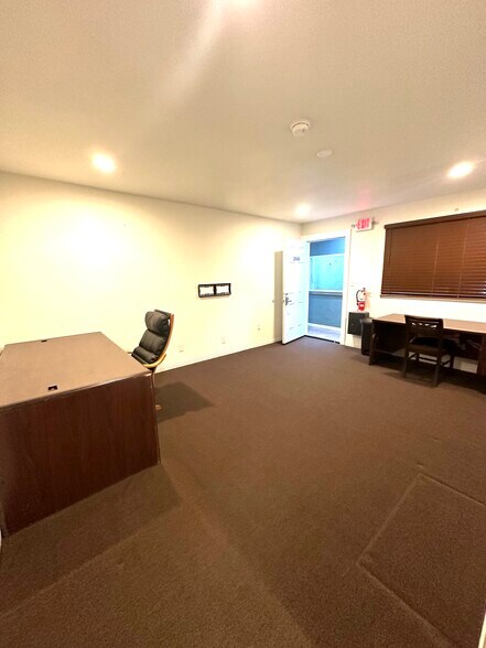 More Photos Of 2911-2943 Sammy Davis Jr Dr, Las Vegas General Retail For Lease