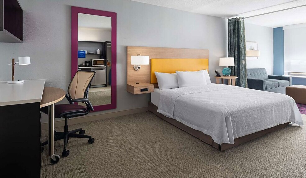 More Photos Of 9104 Keystone Crossing, Indianapolis Hotel For Sale