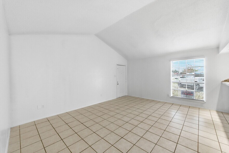 More Photos Of 5619 Jacaranda Dr, Austin Multifamily For Sale