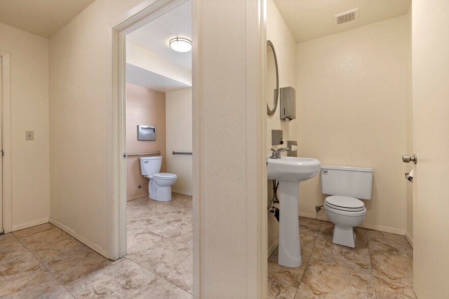 More Photos Of 19478 Village Dr, Sonora Flex For Sale