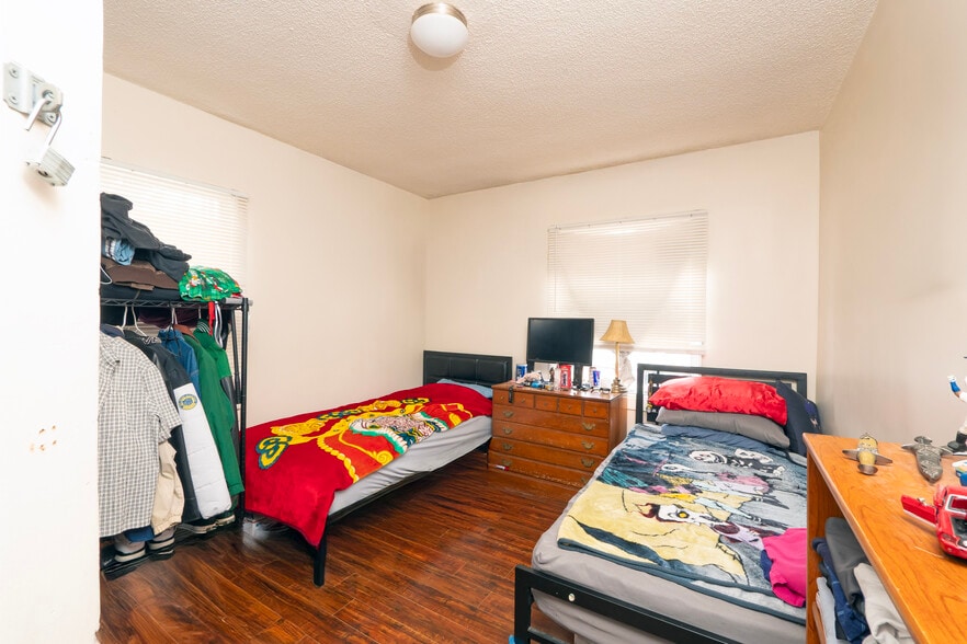 More Photos Of 1931 W 35th Pl, Los Angeles Apartments For Sale