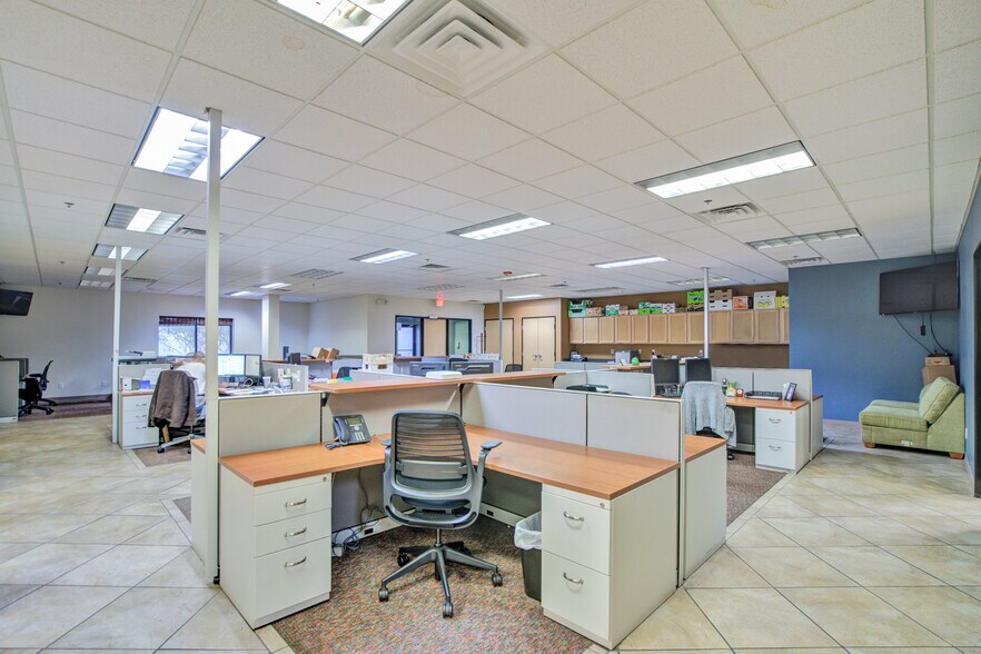 More Photos Of 901 W Owassa Rd, Edinburg Warehouse For Lease