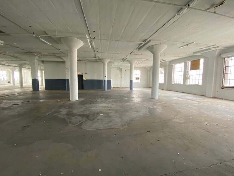 More Photos Of 2211-2233 S Throop St, Chicago Manufacturing For Lease