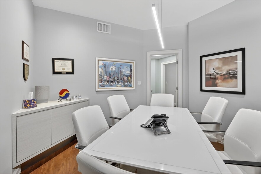 More Photos Of 100 SE 6th St, Fort Lauderdale Office For Lease