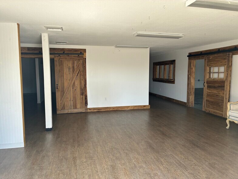 More Photos Of 3037 SW 3rd Ter, Okeechobee Showroom For Lease
