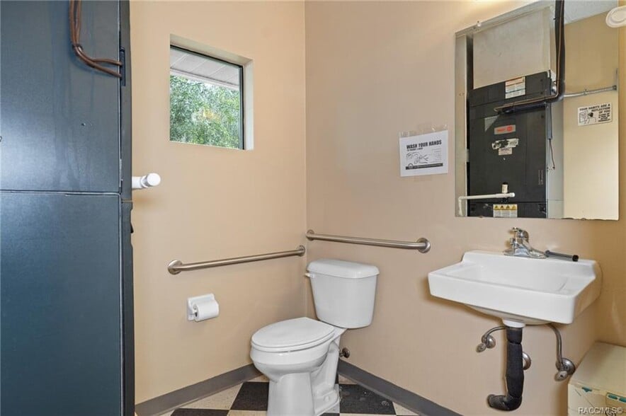 More Photos Of 102 E Highland Blvd, Inverness Drugstore For Sale