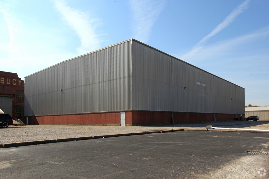Primary Photo Of 3290 Claremont Ave, Evansville Manufacturing For Lease