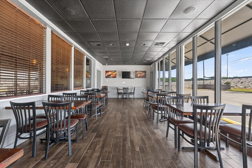 More Photos Of 4000 Fort Campbell Blvd, Hopkinsville Restaurant For Sale