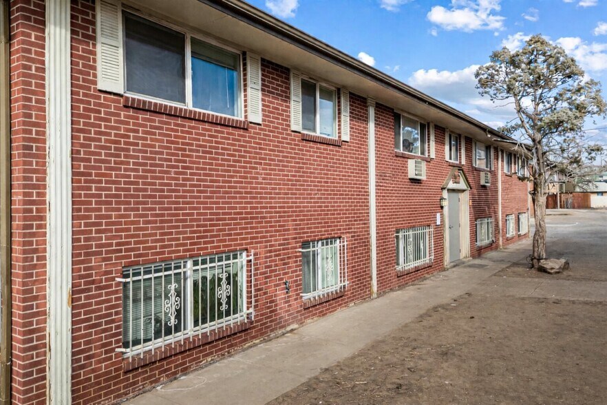 More Photos Of 1588 Macon St, Aurora Apartments For Sale