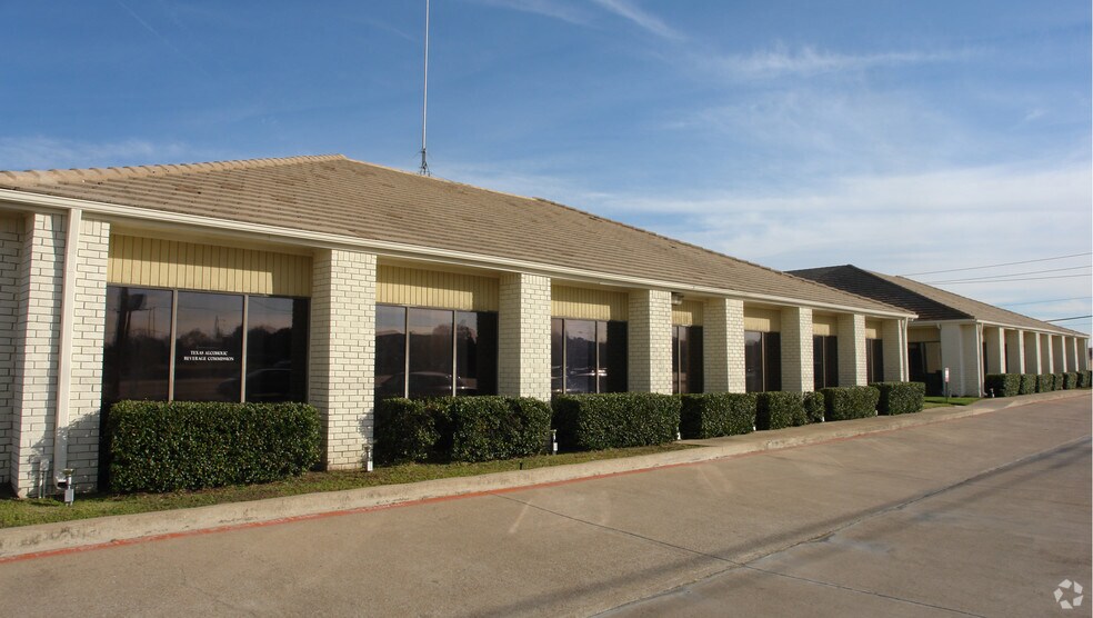 More Photos Of 6800 Manhattan Blvd, Fort Worth Medical For Lease