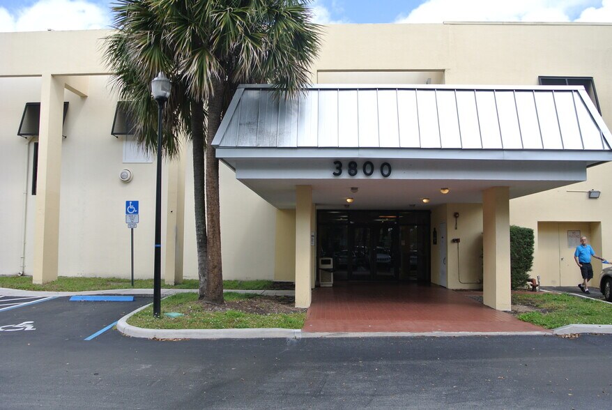 More Photos Of 3800 W Broward Blvd, Fort Lauderdale Office For Sale