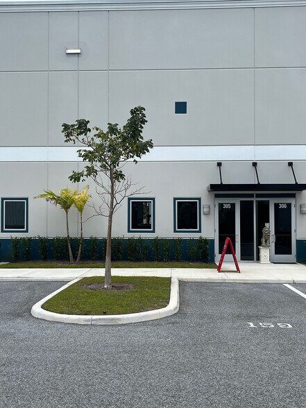 More Photos Of 8172 SW Jack James Dr, Stuart Unknown For Lease