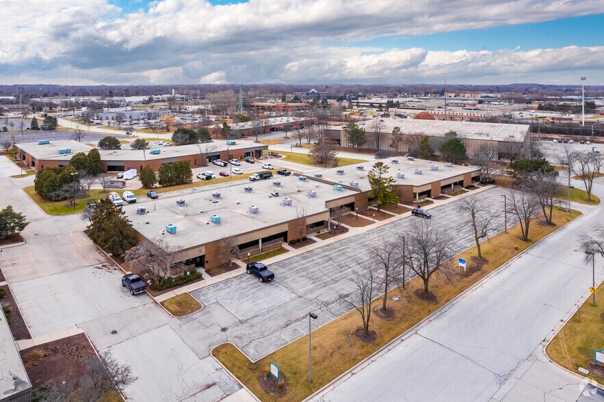 More Photos Of 9050-9088 N Deerbrook Trl, Brown Deer Flex For Sale