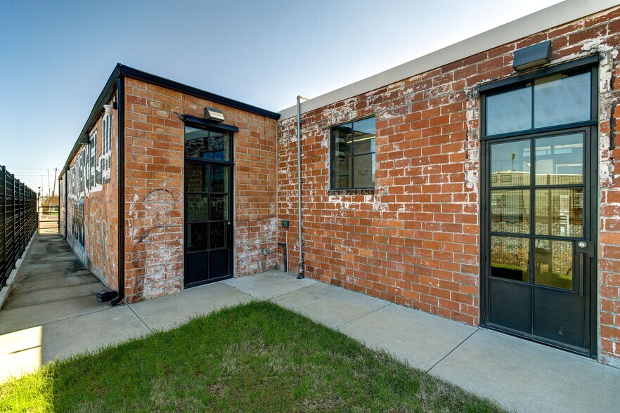 More Photos Of 1512 Center St, Houston Loft Creative Space For Lease