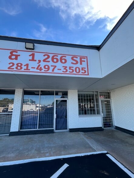 More Photos Of 1905 S Dairy Ashford, Houston Freestanding For Lease