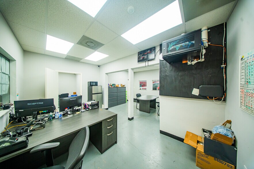 More Photos Of 101 NW 27th Ave, Miami Auto Repair For Sale