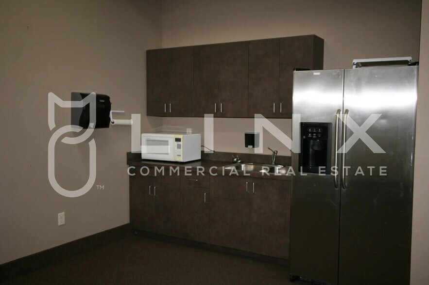 More Photos Of 1076 E Commerce St, Saint George Warehouse For Lease