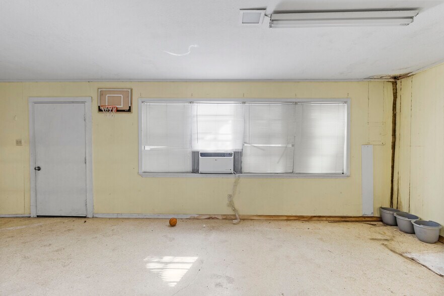 More Photos Of 120 State Highway 75 N, Huntsville Specialty For Sale