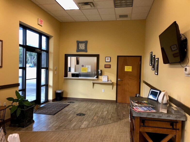 More Photos Of 2201 E Nine Mile Rd, Pensacola Freestanding For Lease
