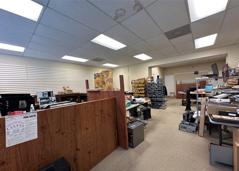 More Photos Of 118 W Commerce St, Greenville Storefront Retail Residential For Sale