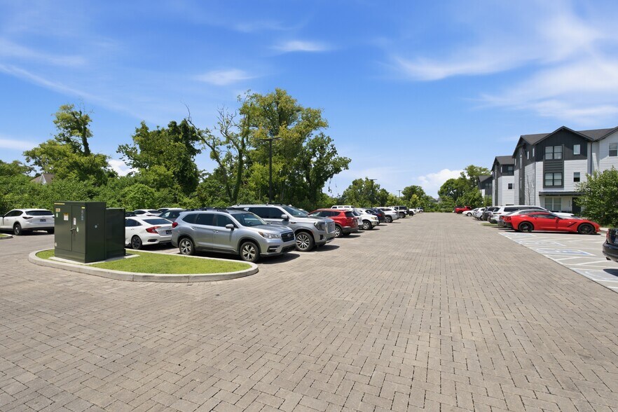 More Photos Of 6100 Robertson Ave, Nashville Storefront For Lease