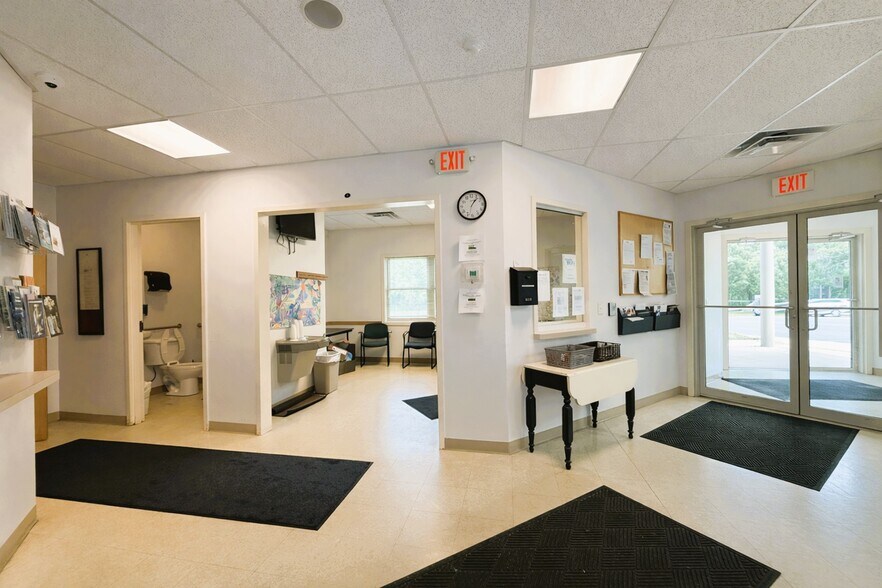 More Photos Of 111 Hamilton St, Mexico Office For Sale