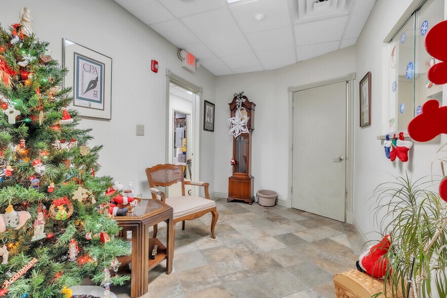 More Photos Of 1450 Pa-51, Clairton Office For Lease