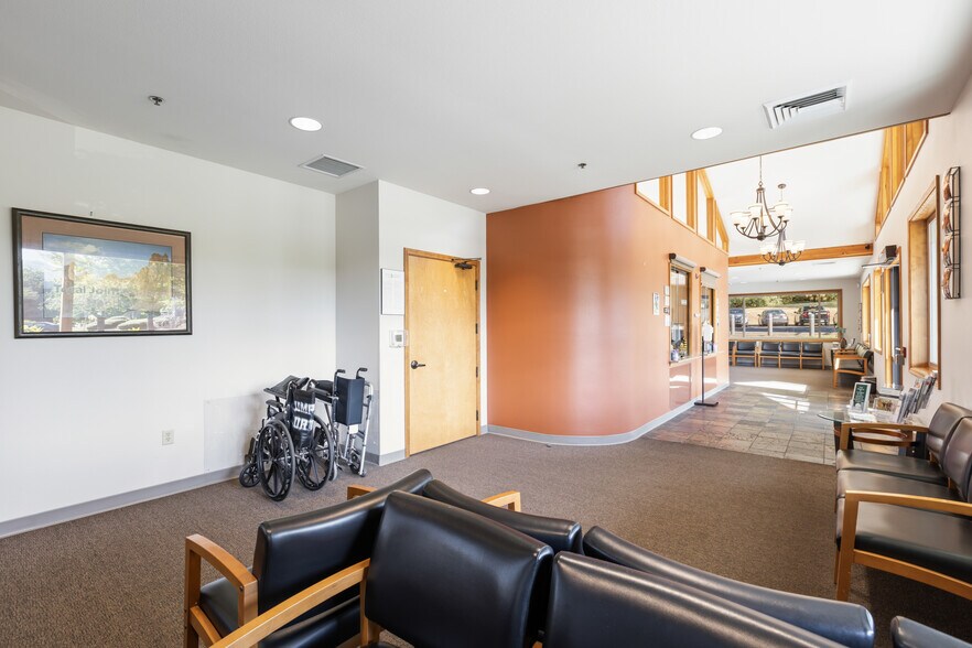 More Photos Of 277 Medical Loop, Roseburg Medical For Lease