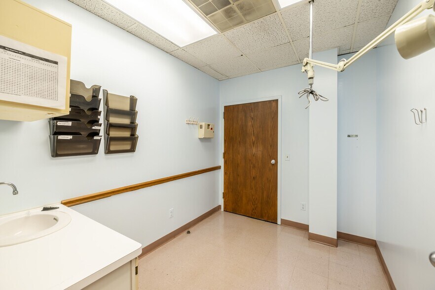 More Photos Of 80 West Ave, Brockport Medical For Lease
