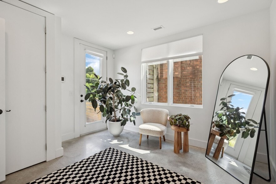 More Photos Of 2517 White Ave, Nashville Office Residential For Sale