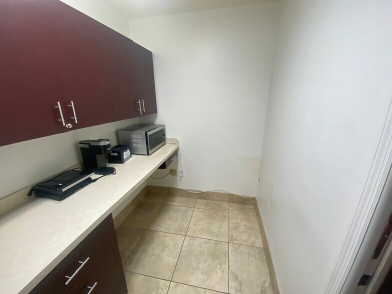 More Photos Of 3080 W Flagler St, Miami Medical For Sale