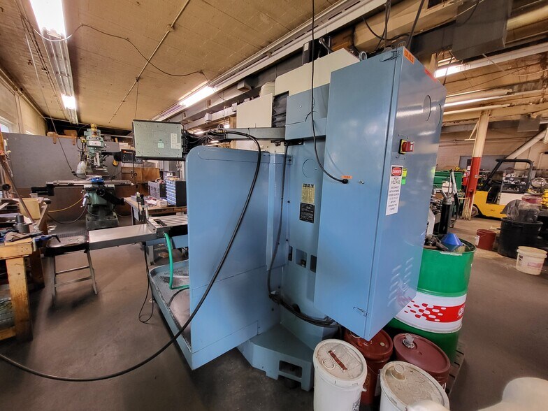 More Photos Of 15321 W Eleven Mile Rd, Oak Park Manufacturing For Sale