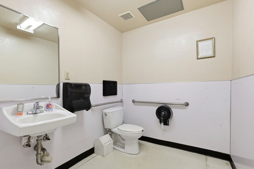 More Photos Of 699 Portola Dr, San Francisco General Retail For Lease