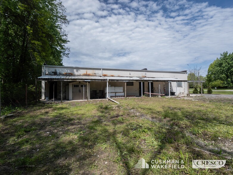 More Photos Of 1101 Jaycox Rd, Avon Veterinarian Kennel For Lease
