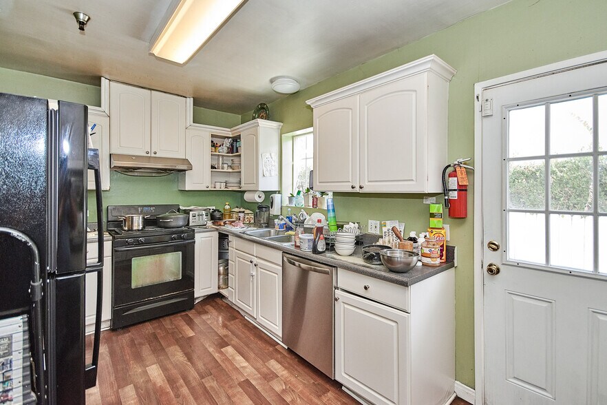 More Photos Of 528 Howard St, Alhambra Assisted Living For Sale