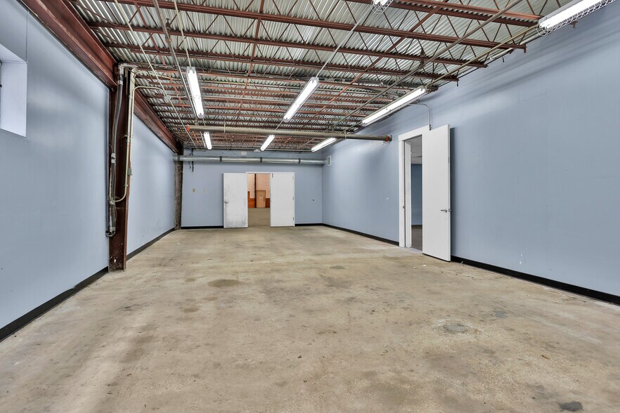 More Photos Of 1207 N Fm 3083 Rd, Conroe Distribution For Lease