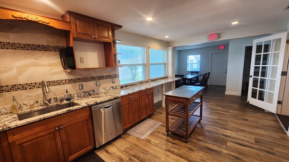 More Photos Of 5111 Memorial Hwy, Tampa Office For Lease