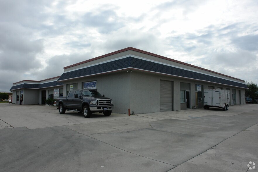 More Photos Of 1562 SE Village Green Dr, Port Saint Lucie Light Manufacturing For Lease