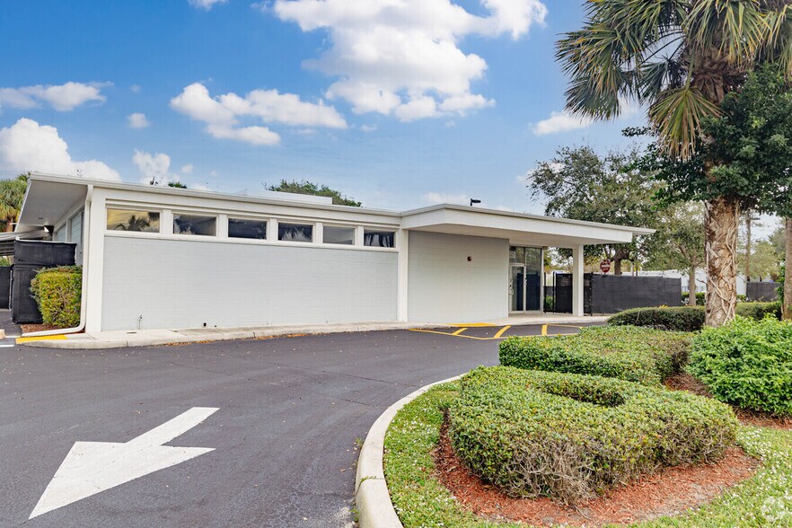 More Photos Of 10350 Riverside Dr, Palm Beach Gardens Schools For Lease