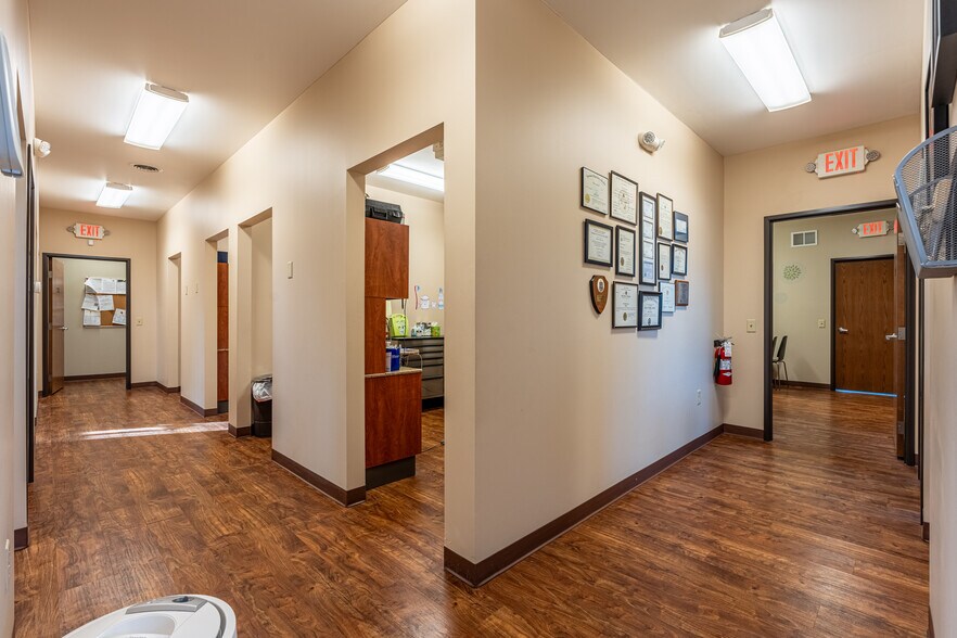 More Photos Of 1107 S Mulford Rd, Rockford Office For Sale