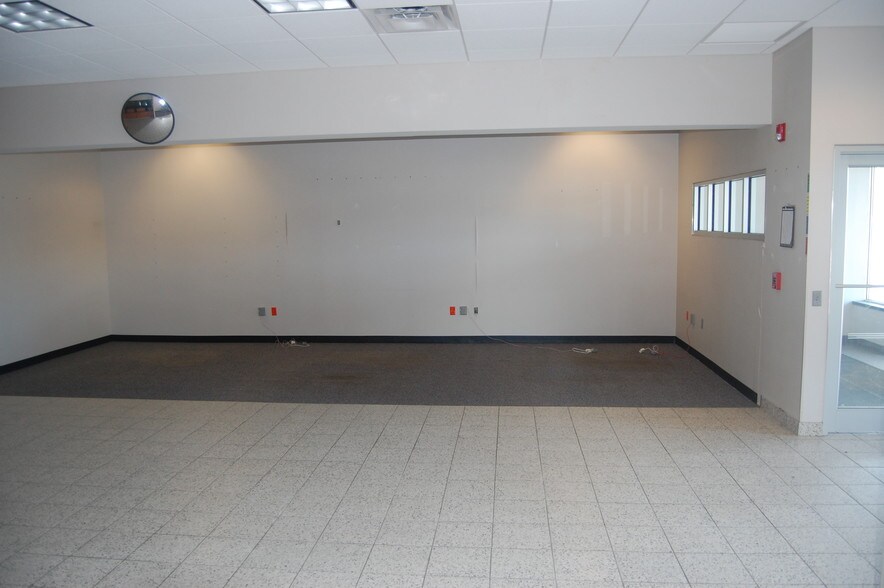 More Photos Of 12 Courtney Dr, Fairport Storefront For Lease