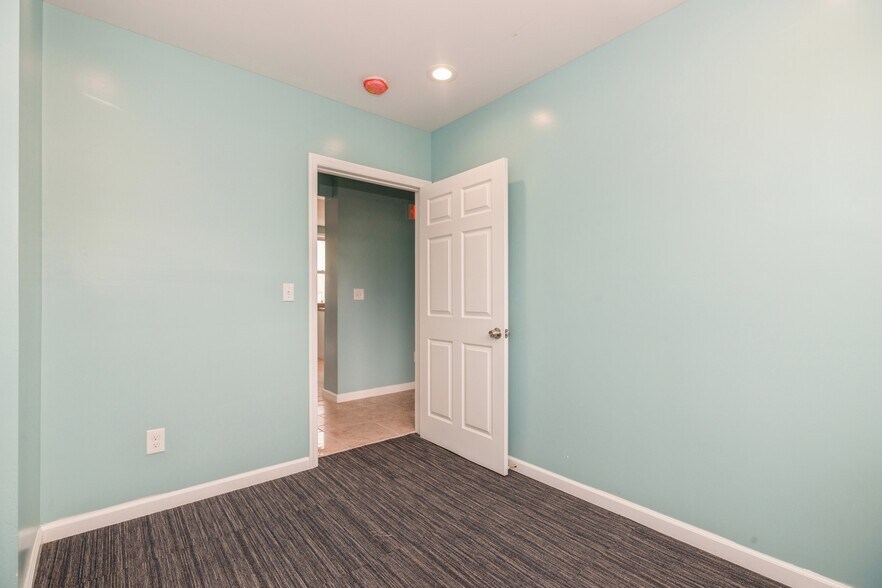 More Photos Of 250 Warren St, Beverly Storefront Retail Residential For Sale