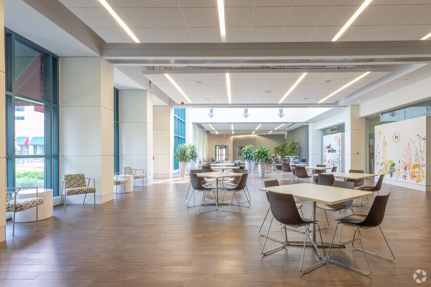 More Photos Of 3141 Fairview Park Dr, Falls Church Office For Lease