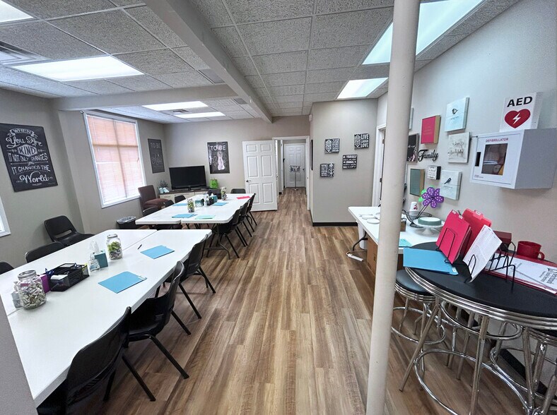 More Photos Of 1721 McIntosh Dr, Bowling Green Office For Sale